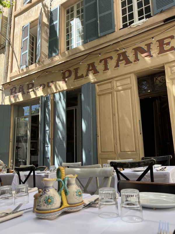 Marseille comme un décor de cinéma - La Table D'Augustine - restaurant Marseille - meilleur resto Marseille