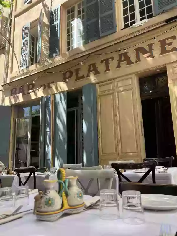 Marseille comme un décor de cinéma - La Table D'Augustine - restaurant Marseille - les meilleurs restaurant de Marseille